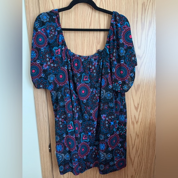 🚨SOLD🚨Blouse 3X, smocking, elastic hem on sleeves, black with vibrant pattern - Picture 2 of 9